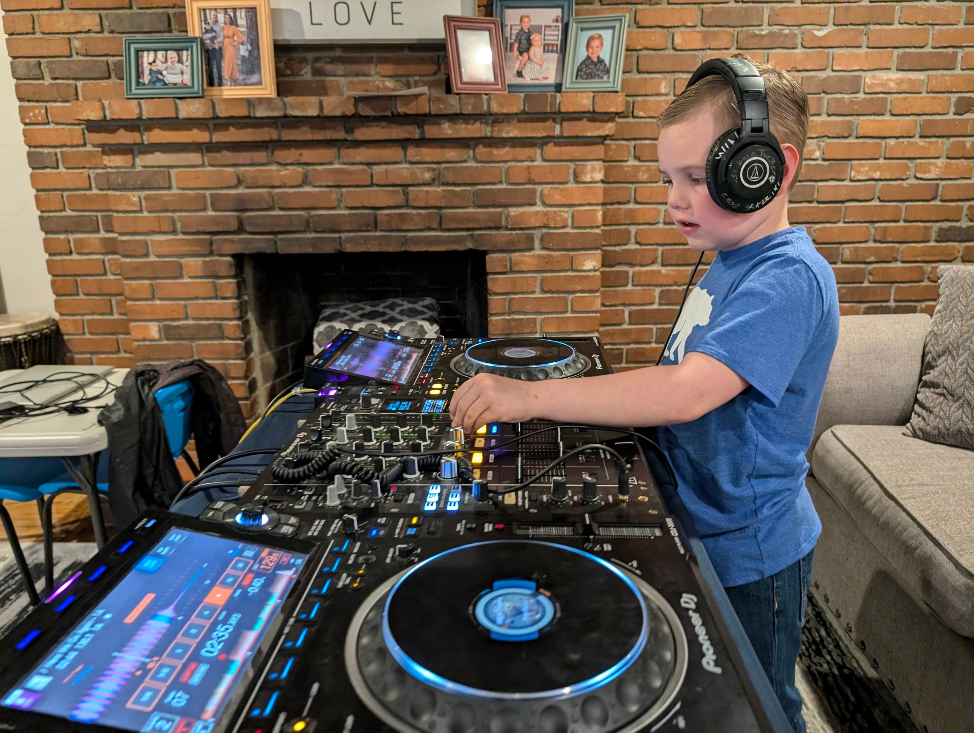 DJ Lessons - Learn to DJ like a pro